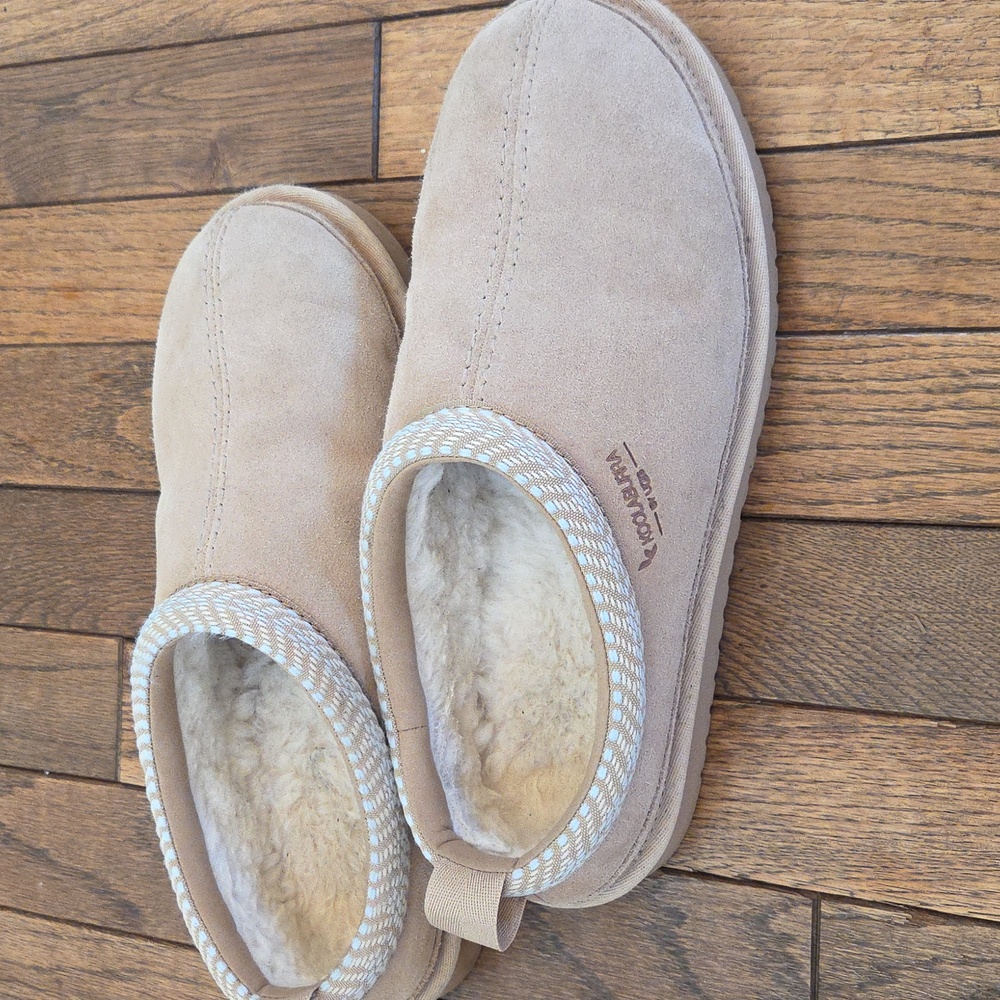 Koolaburra by UGG tan slippers - Picture 2 of 5